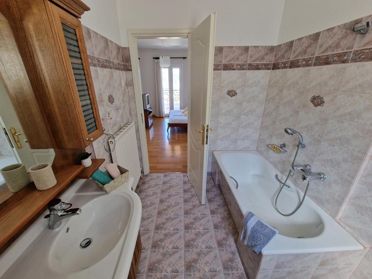 Pórto Ráfti Villa Liana : Luxury Villa With Fantastic Sea View, Near Airport מראה חיצוני תמונה
