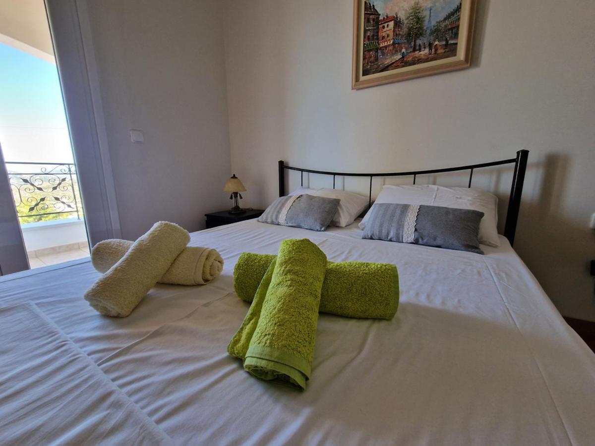 Pórto Ráfti Villa Liana : Luxury Villa With Fantastic Sea View, Near Airport מראה חיצוני תמונה